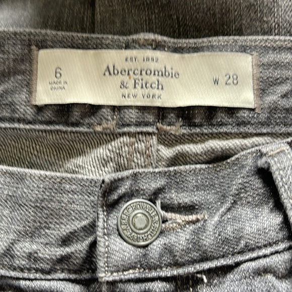 Abercrombie & Fitch - gray distressed jeans with silver embellishments- size 6 - Picture 4 of 6